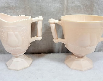 Vintage Jeannette Shell Pink Milchglas "Baltimore Pear" Footed Creamer und Zucker Set