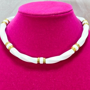 Vintage 1988 Avon Classic Twist White Acrylic Gold Tone Bead Necklace 16-1/2&quot;