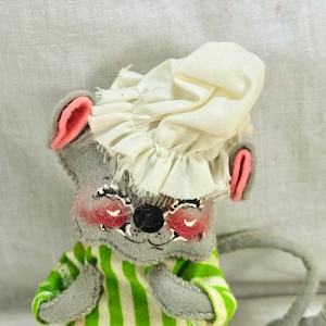 Annalee 7&quot; Nightshirt Girl Mouse with Boudoir Cap dated 1970 - Very Good Condition