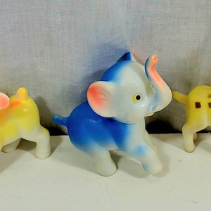 FINAL SALE Vintage Lot von 3 Quietschtier Baby Spielzeug Elefant Giraffe & Lamm ~ Taiwan