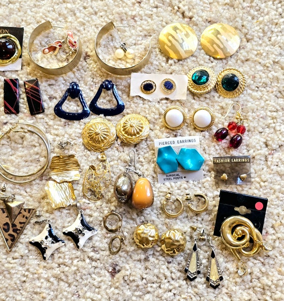 Vintage Lot of  29 Pairs of Pierced Earrings, Som… - image 3