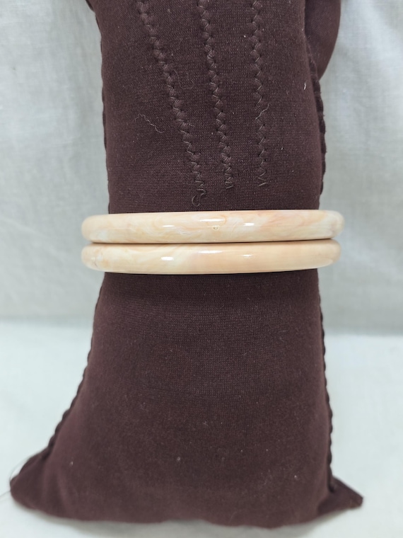 ヴィンテージ70年代ルーサイトバングルセット：コーラルマーブル