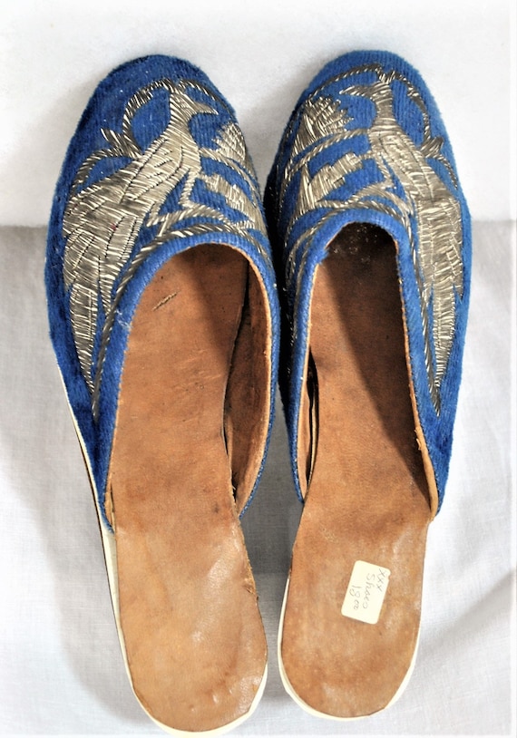 Geisha Antique Shoes, Blue Velvet Japanese Slip-On