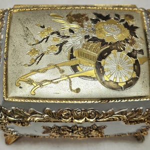 Vintage Sankyo Japan Chokin Art Tri-Tone Metall Spieluhr, Metall Blumenwagen, spielt "You've got a Friend"