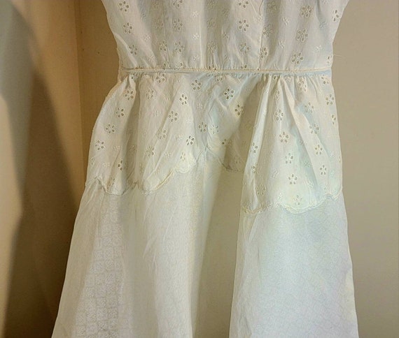 Vintage Girl's White Eyelet Dress, Size 8? - image 5