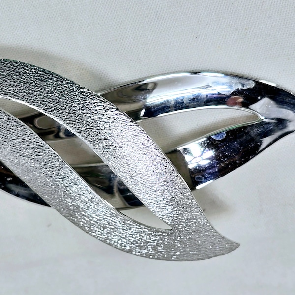 1960 Sarah Coventry Satin Flames Brooch, Textured and Shiny Finish, Large Pin with 3D Effect