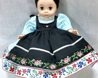 Madame Alexander Doll 8" RUMANIA 586 ~