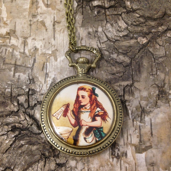 Pendentif de montre de poche « Drink me » de Alice - Alice en joaillerie au pays des merveilles - camée vintage style - montre à gousset en Lewis Carroll - John Tenniel ronde