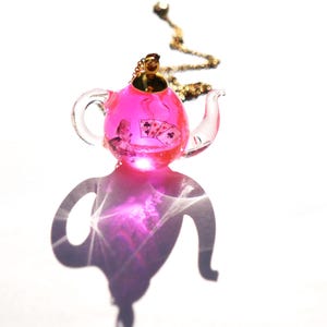Pingente/colar em forma de bule