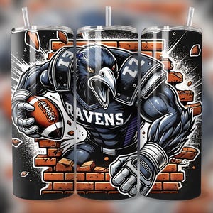 Gobelet Ravens, format PNG, 20 oz, gobelet fin, sublimation, motif Corbeau perçant un mur de briques avec un équipement de football | Téléchargement PNG