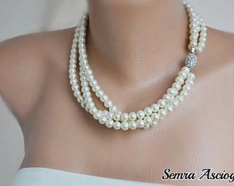 All Luxurious, All Timeless + 30%SALE 1950's Inspired Ivory Pearl Necklace