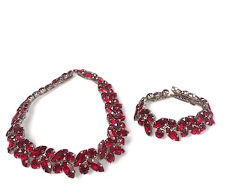 Set di collana vistosa con cristalli rossi, gioielli da sposa in stile vecchia Hollywood.