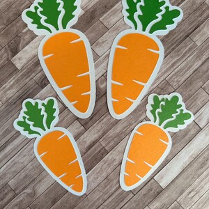 Enfeites de cenouras de primavera artesanais para scrapbook — enfeites em camadas de papel cortados e artesanato em papel para scrapbooking