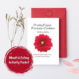 Könnte beinhalten: Eine weiße Karte mit dem Text "Pretty Paper Fortune Cookies Wellness Edition" und einer roten Blume. Ein roter Umschlag und ein roter Kreis mit dem Text "Mindful Eating Activity Packet" sind ebenfalls vorhanden. Getrocknete Blumen und Blütenblätter im Hintergrund.