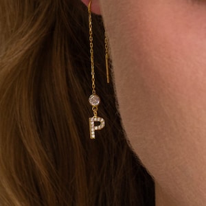 Pendientes con letras, pendientes con inicial pequeña, joyas minimalistas de plata, pendientes personalizados, regalo para mamá, regalo de Navidad