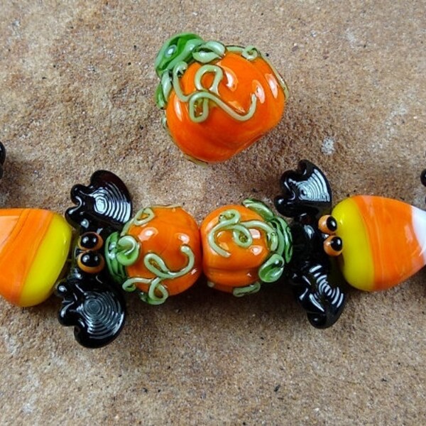 Lampwork Glasperlen, Halloween, Fledermäuse, Kürbisse, CandyCorn SRA #927 von CC Design