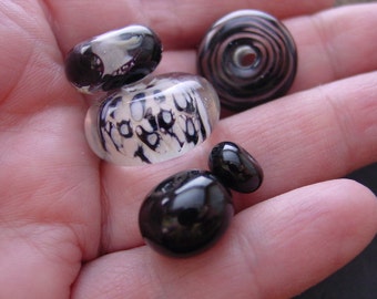 Handmade Lampwork Glass Bead Set. Classic Black n White. LWS-36