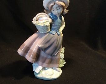 Vintage Lladro Figurine 05221 Linda Con Cesta Sweet Scent