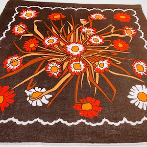 Bold 1970s groovy flower power table centrepiece placemat or floral napkin with red orange white daisy print | Unused vintage linen