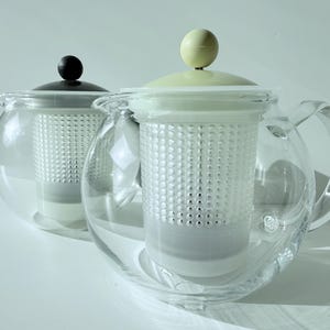 Tetera vintage Bodum Assam — Diseño danés de los años 80, 700 ml, disponible en negro o amarillo limón.