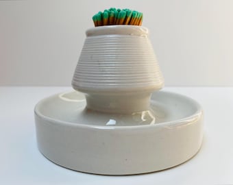Vintage Streichholzhalter Striker: Französisches Bistro Pyrogène, Streichholztopf aus Keramik, Kerzenzubehör