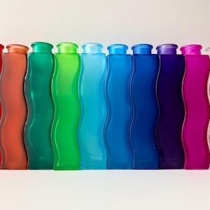 Vaso in vetro Skämt IKEA vintage: design a onde colorate, arredamento anni '90