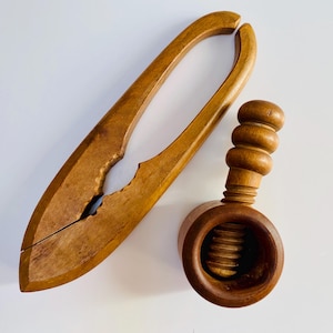 Casse-noix en bois vintage — pilon à visser pour noyer ou noisette, disponible en 2 styles