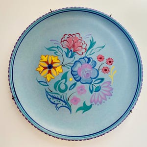 Vintage Poole Keramik Väggtallrik: Handmålat CS-mönster från 1960-talet, Signerad, 23 cm