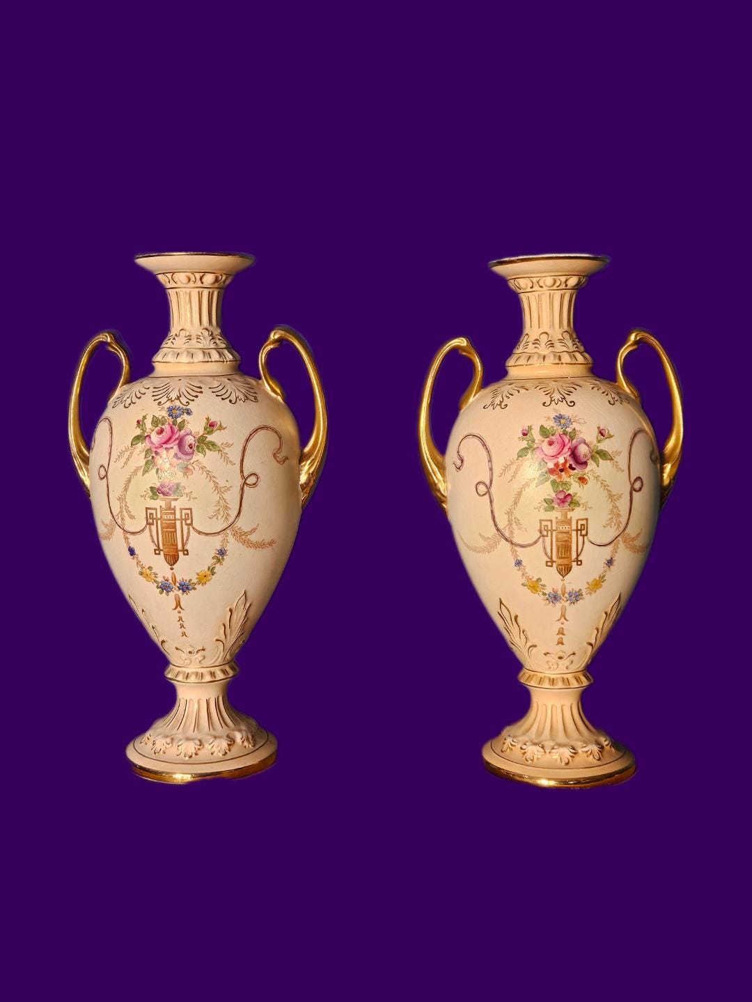Paire de vases anciens de l'époque victorienne à double anse pour couronne ducal – Modèle Regal
