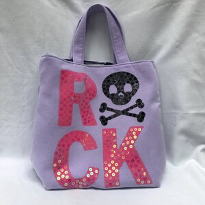 ピンクと紫のROCKトートバッグ、リサイクルTシャツ、再利用、ドクロと骨
