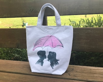 Knitting WIP Bag, grey and pink silhouettes, kissing under umbrella, upcycled T-shirt tote bag, handbag, gift for women, gift for mom