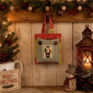 Antique Quilted Vintage Cross Stitch Santa Claus Peg Rail Bag: Handmade Christmas Ditty Bag