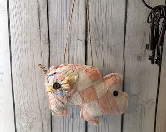 Antique Quilt Pig