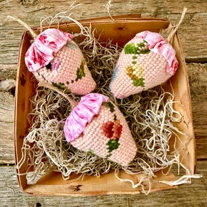 Vintage Needlepoint Strawberries With Yoyo Tops, SET OF THREE, Pink Strawberries, Bowl Fillers, Summer Decor