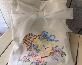 Vintage Embroidered Cat Shoulder Bag with Bow, Cottagecore Purse, Fully Lined Tote with Zipper Pocket, Romantic Kitty in a Basket