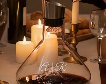 Carafe à vin personnalisée 1,6 L – Carafe à vin Montagne gravée avec nom ou logo, cadeau de luxe avec aérateur et filtre.