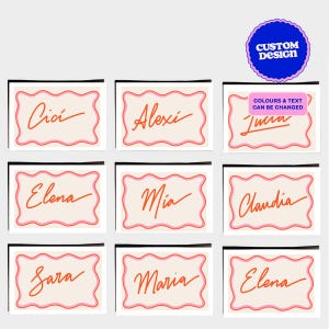 Letreros de mesa planos con ilustraciones personalizadas y nombre, con estampado de remolinos rosas divertidos.
