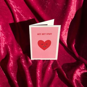 Geïllustreerde Valentijnsdag Hey Hot Stuff-wenskaart