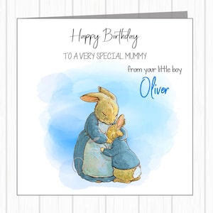 Niedliche personalisierte Peter Rabbit Geburtstagskarte - Kuschelnde Mama - von Ihrem kleinen Jungen