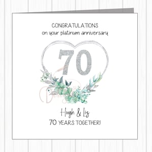 Tarjeta personalizada para el 70.° aniversario de bodas: platino, números y corona de eucalipto