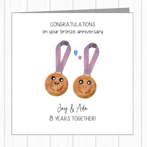 Tarjeta personalizada del octavo aniversario de bodas: bronce. ¡Un par de medallas muy adoradas!
