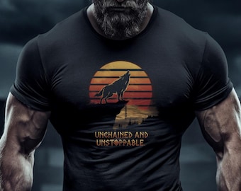 以下が含まれることがあります： 「Unchained and Unstoppable」というテキストと、夕焼けの中で吠えるオオカミが描かれた黒いTシャツ。