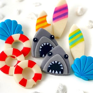 Strandfeest verjaardag en thema haaienweek!  Marsepein snoepkoekje cadeau!  Geweldige ideeën voor kinderen en volwassenen! Voor gunsten, decoratie, zwembad en meer!