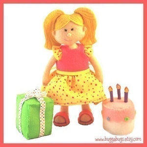 ELIZA&#39;S BIRTHDAY - PDF Doll Pattern (Doll, Dress, Sandals, Birthday Cake, Present)