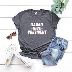 Kamala Harris Shirt Komma La Madam Präsident T-Shirt Wahl 2024 Präsidentin Womens Vote Democrat Voting Politische Kandidaten-Kampagne