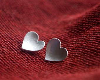 simple love heart sterling silver (READY TO MAIL) - stud earrings