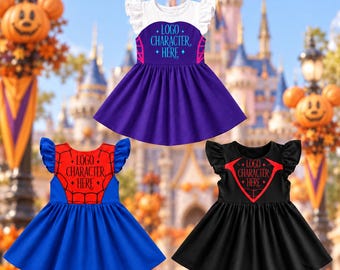Puede incluir: Tres vestidos sin mangas con volantes en las mangas. El vestido superior es blanco y morado con el texto LOGO CHARACTER HERE. El vestido inferior izquierdo es rojo y azul con un patrón de telaraña y texto. El vestido inferior derecho es negro.