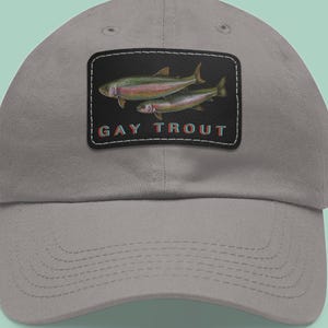 Gorra con parche de cuero de trucha gay
