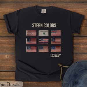 Puede incluir: Un letrero de madera hecho a mano con la palabra "Welcome" en una fuente juguetona. El letrero presenta un acabado rústico y desgastado, con un diseño sencillo y acogedor, ideal para una puerta principal o entrada.