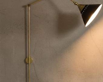 Italienische Messing-Schwingarmleuchte, Nachttisch-Lesewandlampe, einstellbares Plug-In-Licht, minimale Mid-Century-Leuchte
